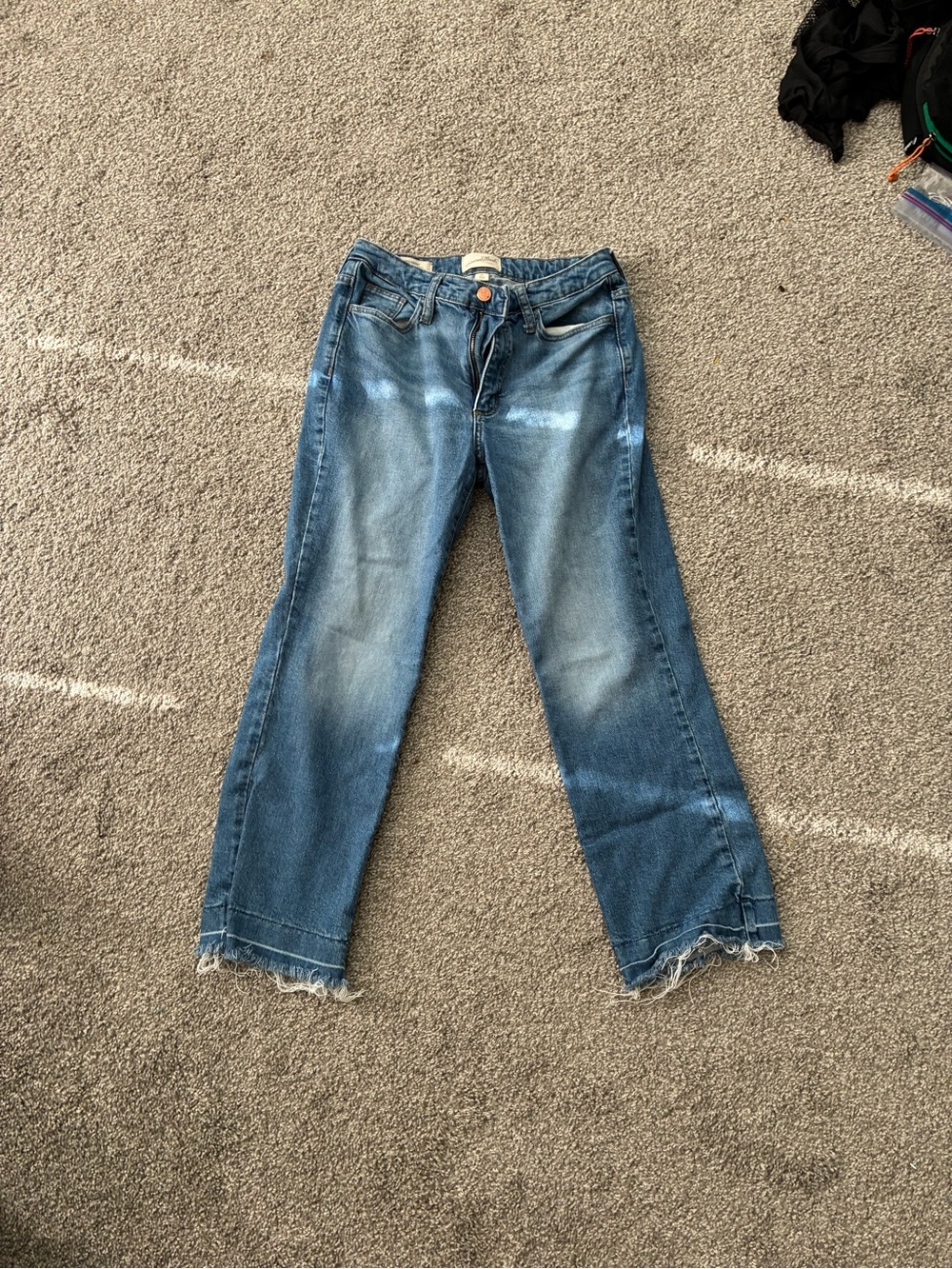 Universal Thread Light/Medium Blue Cropped Straight Jeans